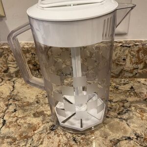 The Pampered Chef Vintage 2 Quart Quick-Stir Pitcher 2270 with Lid